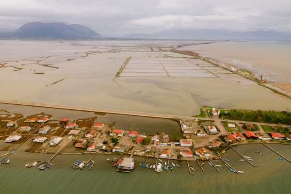 &Lambda;&iota;&mu;&nu;&omicron;&theta;ά&lambda;&alpha;&sigma;&sigma;&alpha; &Mu;&epsilon;&sigma;&omicron;&lambda;&omicron;&gamma;&gamma;ί&omicron;&upsilon;